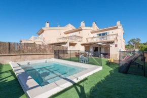 Villa La Maison for 8 with gardens at Alcudia Beach